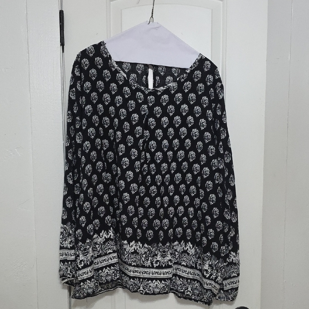 Black and White Patterned Women's Top